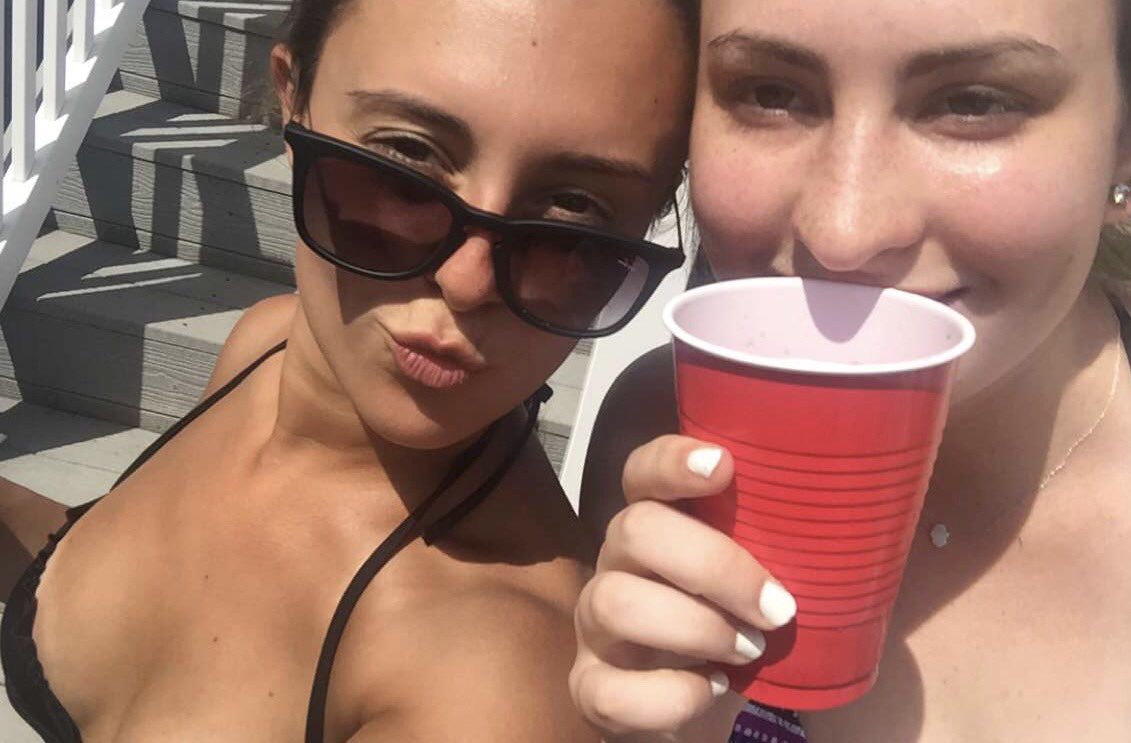 alexaberryy's tweet photo. Happy 21st to one of my best friends! 🎈I'll be celebrating extra hard for ya tonight, love and miss you like crazy ❤️🎉 @daniellamariex3 https://t.co/bjJ5Y7kO86