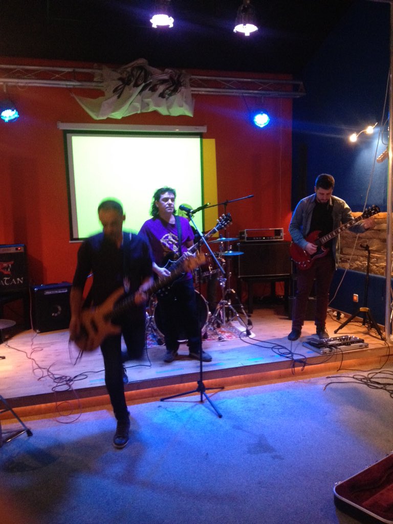 <a href="/Cableados_rock/">Cableados</a> probando sonido y cerveza