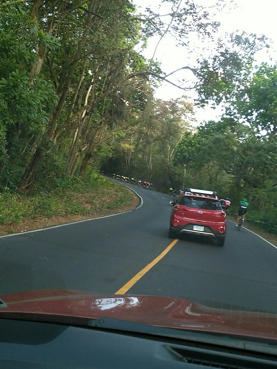No puede ser q agarren toda la via y le bloqueen el paso a los vehiculos para llegar al centenario en direccion a Pma oeste <a href="/AlvaroAlvaradoC/">Alvaro Alvarado - Noticias 180 Minutos/ Sin Rodeos</a>