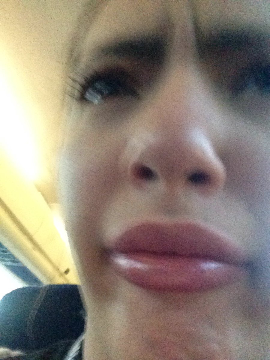 SOSmamora's tweet photo. Went to bed at 3am, hopped up at 6 :')))) #SROWtallyexhausted https://t.co/6gcTdrNgXF