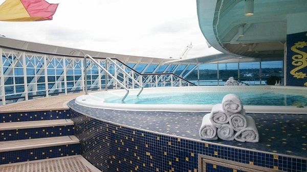 fredholidays's tweet photo. For #ShipShapeSunday, we take another look at one of the most luxurious vessels we've ever ventured aboard. https://t.co/zqSLUrsD0c https://t.co/kCIWKmG7w4