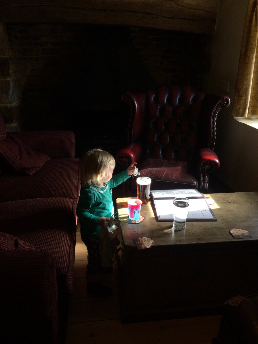 pintsizedtrips's tweet photo. Ordering some food and turn around to see this cheeky monkey 🐵 doing something she shouldn’t be…!!! #likefatherlikedaughter #cantbemad https://t.co/DU9Lc8Efof