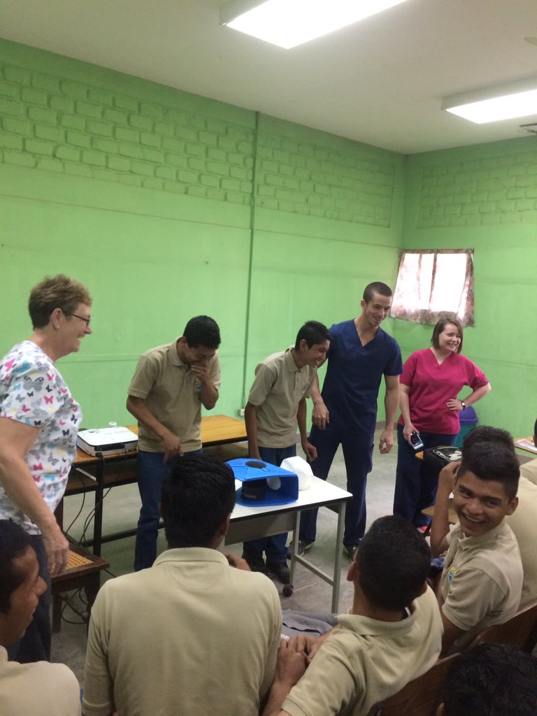ceveua's tweet photo. Recibiendo Capacitación en primeros auxilios https://t.co/tQMNbLG7ds