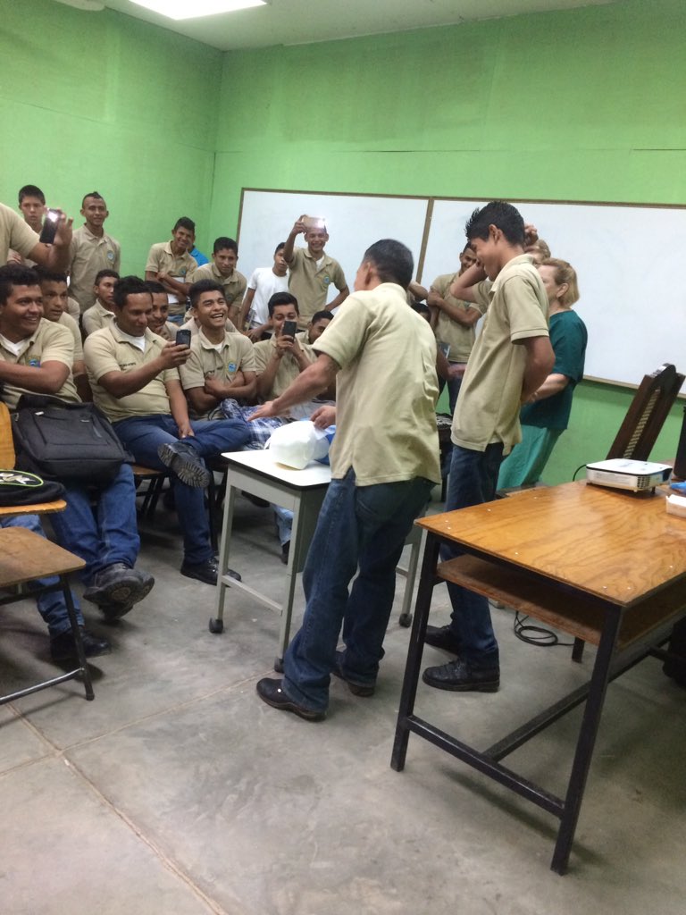 ceveua's tweet photo. Recibiendo Capacitación en primeros auxilios https://t.co/tQMNbLG7ds