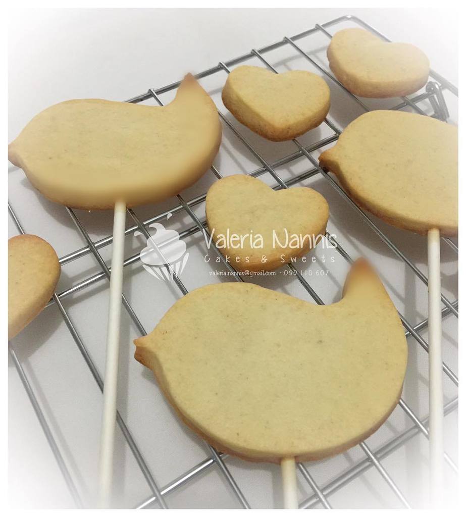 ValeriaNannis's tweet photo. Horneando pajaritos😍... #cookies #birds #pajaritos #vainilla #cumple1año #uruguay #montevi… https://t.co/GTduzeiXrS https://t.co/6Oi7JXAcZr