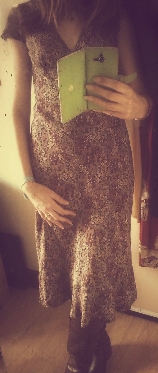 TFFCarol's tweet photo. I ❤ a charity shop.

#mynewdress #Hobbs https://t.co/LYl0eDOvGi
