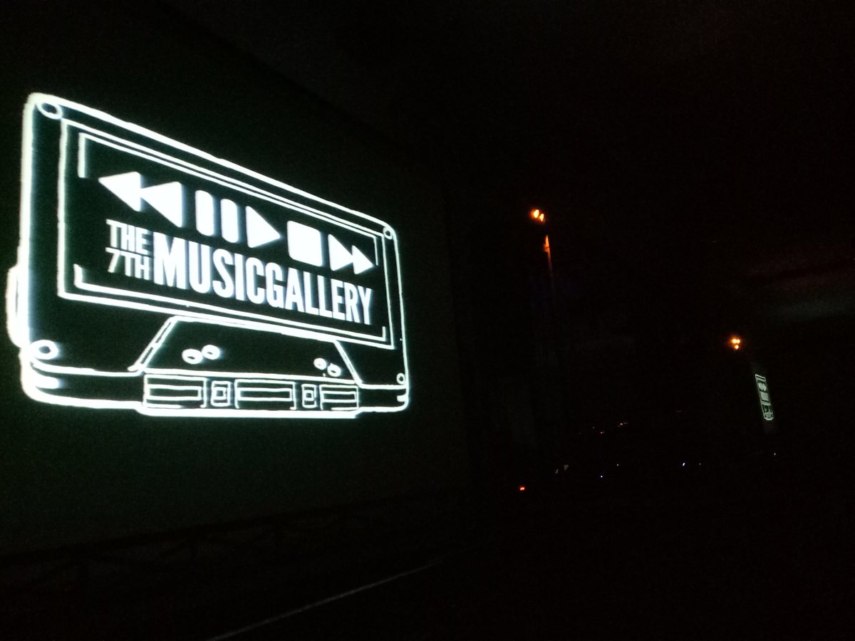 Yah dengan berakhirnya penampilan dari <a href="/hellohonne/">HONNE</a> td maka berakhirlah #7thMusicGallery semoga Tahun depan ada yang ke 8 ya :D