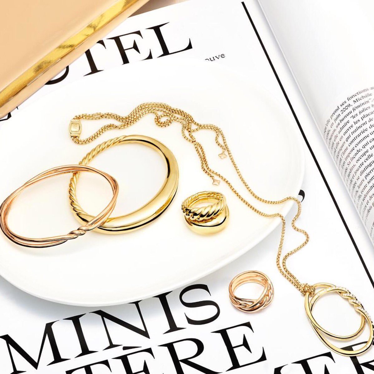 ProvDiamond's tweet photo. Relax, unwind. It's Saturday. #DavidYurman #DYContinuance #PureFormCollection https://t.co/1KzHmJLiWB