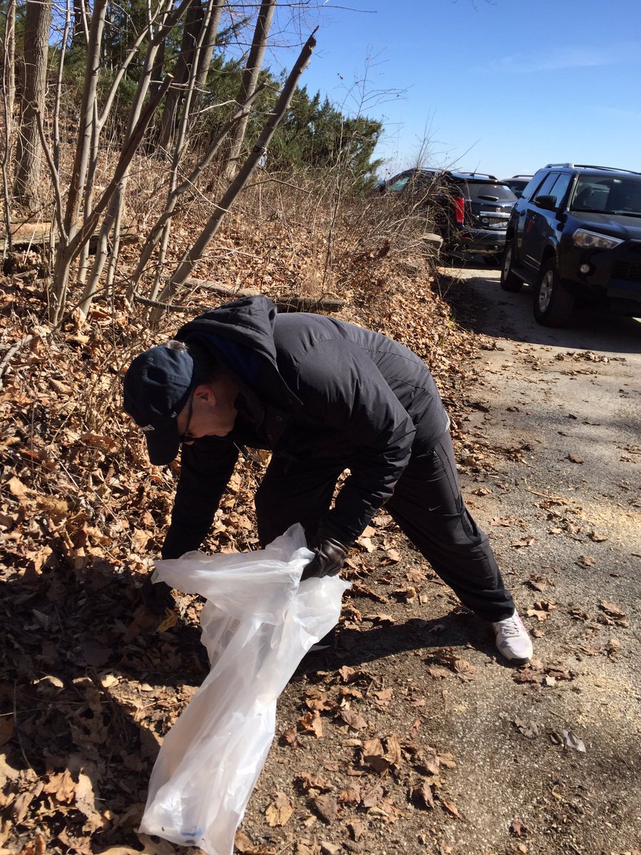 hpforward's tweet photo. Thank you friends for helping to clean the Ravine Beach! #pdhp #hpcommunity https://t.co/DLYVMhypRp