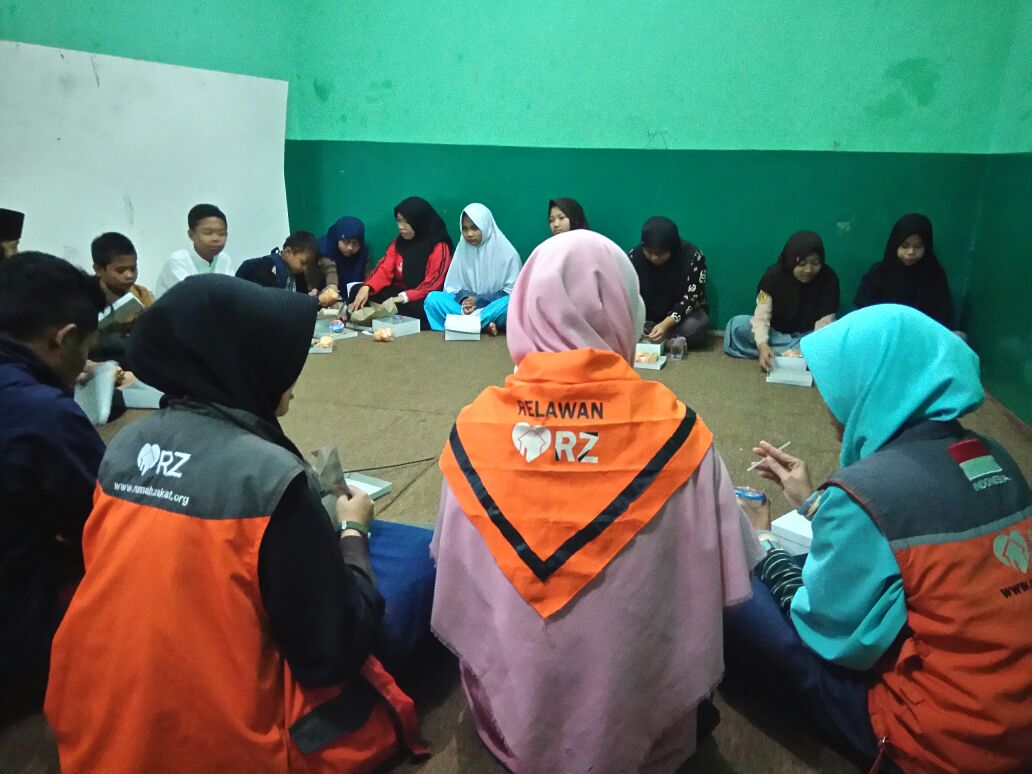 RZ_Cimahi's tweet photo. JUMAT MENABUNG DI YAYASAN PANTI SOSIAL MUHAMMAD  Yayasan Panti Sosial Muhammad Iqbal.
#rumahzakat
#sharinghappiness https://t.co/O3QLsTxsOv
