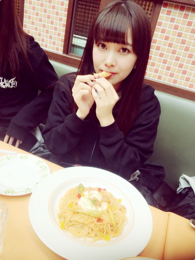 yumu_34's tweet photo. 今日のアンビスの昼ごはんは
パスタ+ピザでした🍝🍕

#オフショット #アンビス https://t.co/TwmJNykSbD