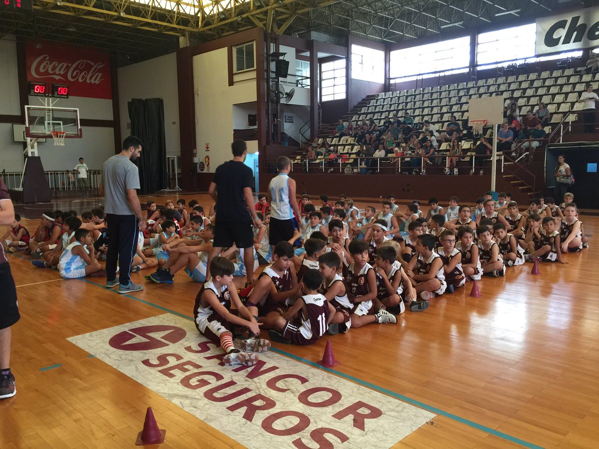 fedehelale's tweet photo. Con gran concurrencia comenzó el torneo de Mini en el Rotili !!! #lanusesbasquet #orgullogrante https://t.co/fqVLOsill3