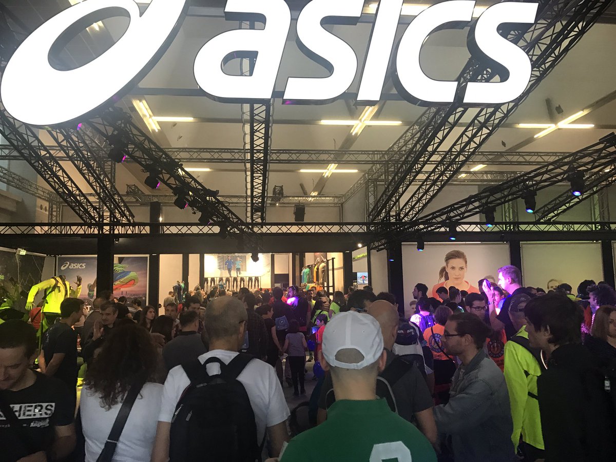 erisques's tweet photo. Buena suerte a todos los corredores para mañana y gracias por esta masiva afluencia @maratobarcelona https://t.co/gZLDflvSV1