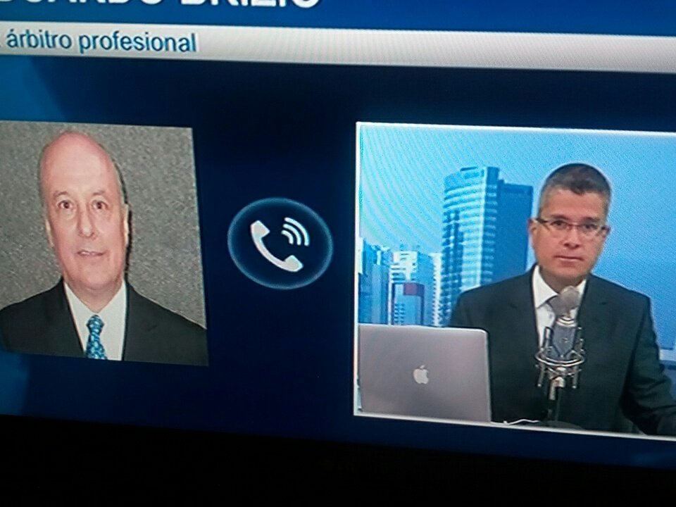 Brody_Renteria's tweet photo. Ya viendo a @janupi en #TvFormula  hablando con @lalobrizio sobre el Cisma arbitral en Mexico. https://t.co/l0IVa4k4JN