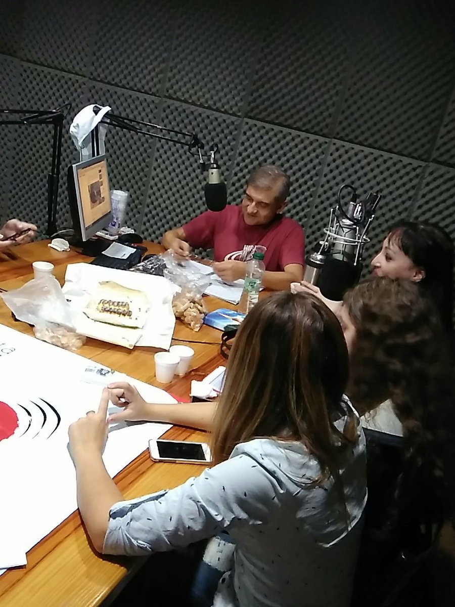Frecoleta1009's tweet photo. Cómo está La radio!! https://t.co/rTgkY9xsEF