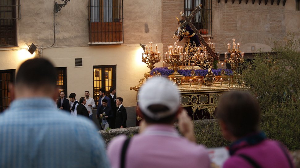 Resultado de imagen de via crucis oficial en granada 2017