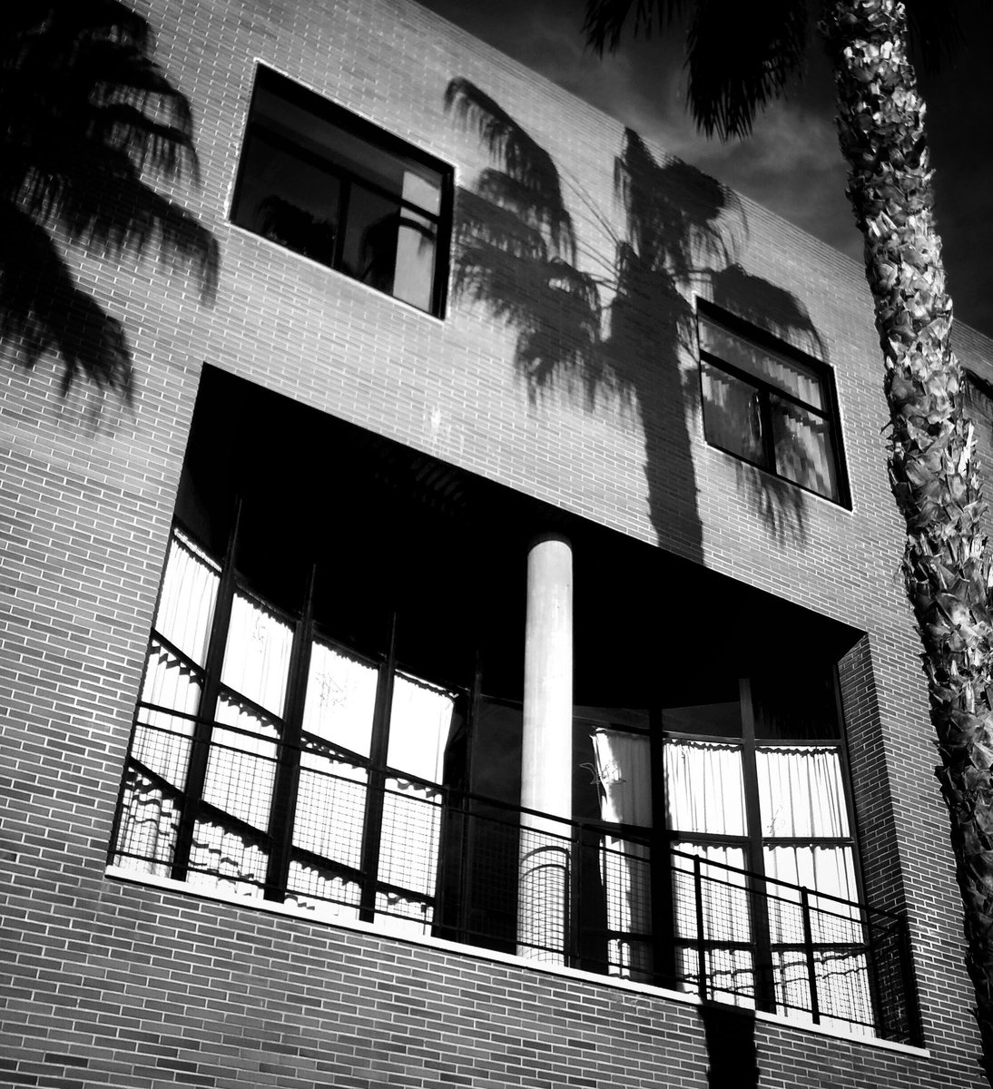 AG_Exposed's tweet photo. Evil lair
#buildingface #iseefaces
#blackandwhitephotography https://t.co/ojlc5WGZEF