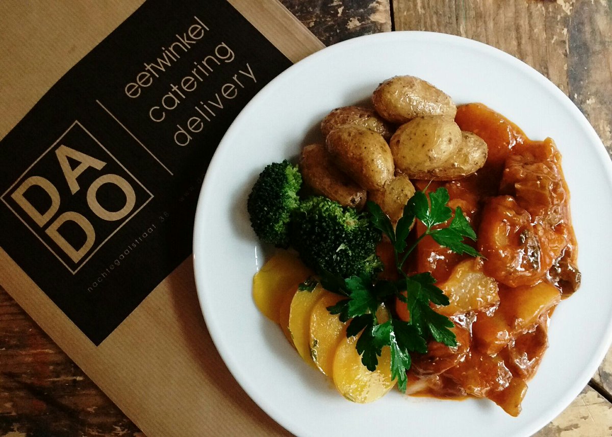 eetwinkeldado's tweet photo. Vandaag: Stifado van Hollands geitenvlees met aardpeer, knoflook en rozemarijn. Verrassend Lekker!
#maliekwartier #eetwinkeldado #deliveroo https://t.co/yFpftvMeWt