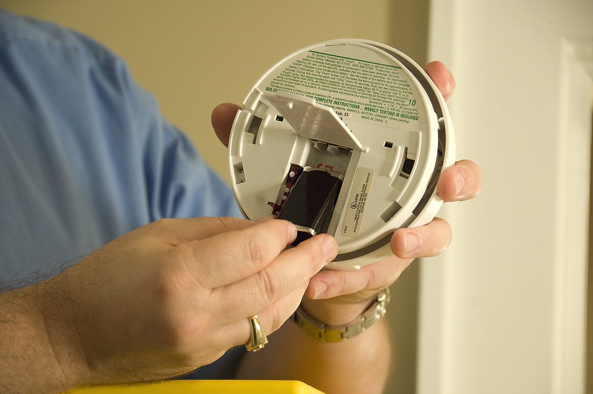 usfire's tweet photo. Spring forward &amp; test your smoke &amp; CO alarms! Change the batteries according to manufacturer's directions. #DayLightSavings https://t.co/VDQolXoMxr