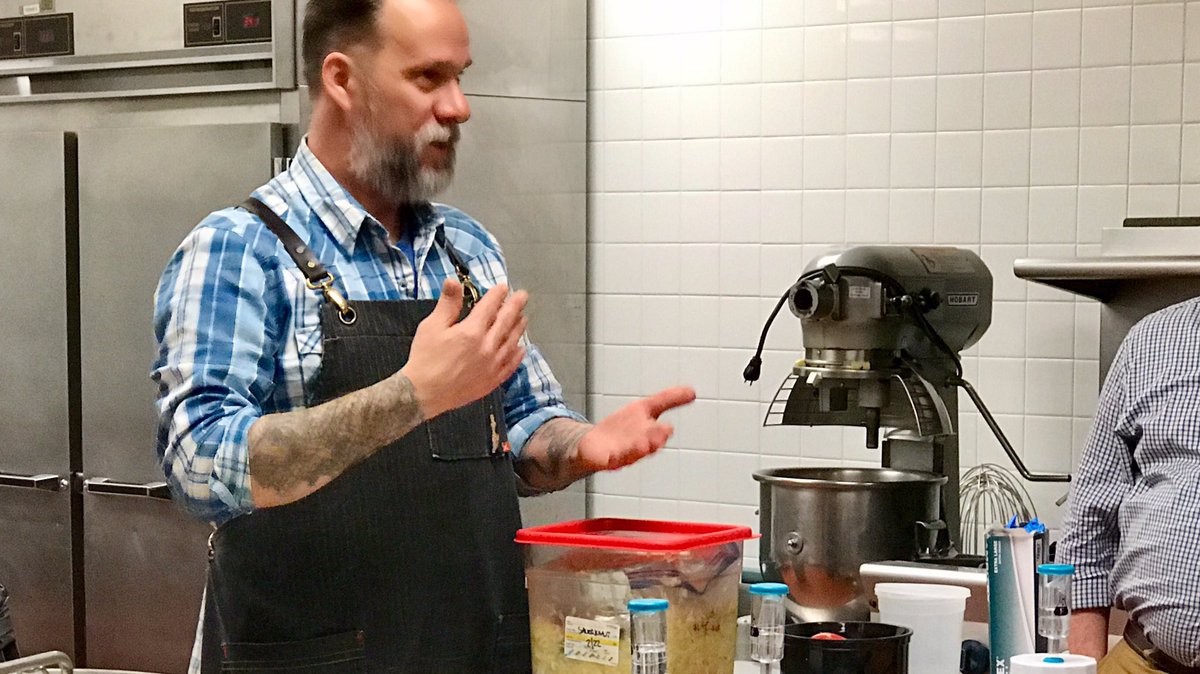 pcg_charlotte's tweet photo. In science and art of fermented #pickles by expert @MarcJacksina at #PCGsymposium #AllShipsRise #myCharlotte https://t.co/JSmt3yaRj2