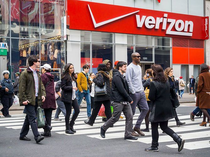 TechGuruXpress's tweet photo. It makes sense to compare Verizon, T-Mobile, AT&amp;T and Sprint's unlimited plans. Do it with this article from CNET. https://t.co/gzDOtOnuVh https://t.co/SNdVYLbKbj