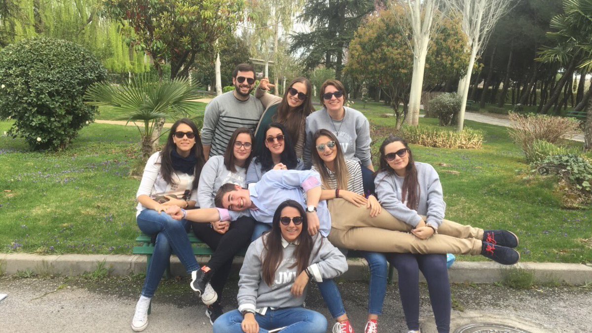 JMVAlbacete's tweet photo. un grupo de 11 jóvenes y una hermana están participando en los ejercicios espirituales de la provincia  @jmvsantaluisa https://t.co/TIMkkTt8j1