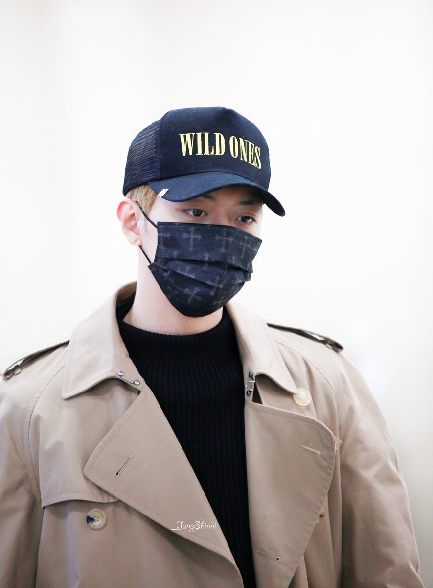 _JungShinni's tweet photo. #CNBLUE #이정신 #LeeJungShin  
170311 김포공항 입국
https://t.co/1hhfRIYmKQ https://t.co/Xs3OpKOBMG