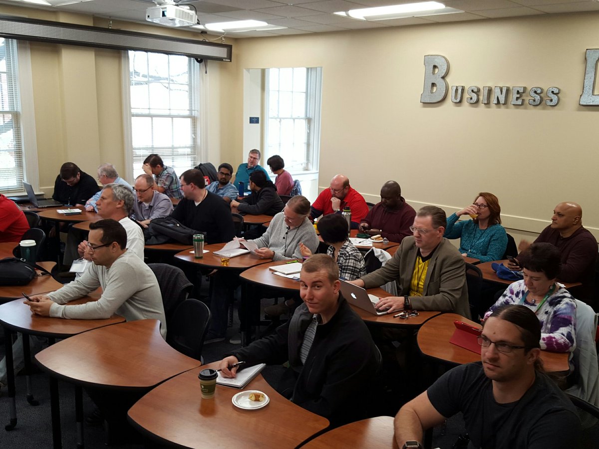 SlavaSQL's tweet image. Big crowd @ my #SQLServeronLinux session @ #SQLSatRaleigh #sqlsat592