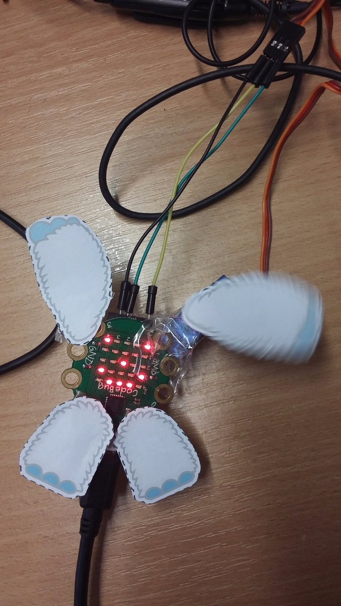 apinchcs's tweet image. Fun with #codebugs at #ehcomputing Happy yeti lol!