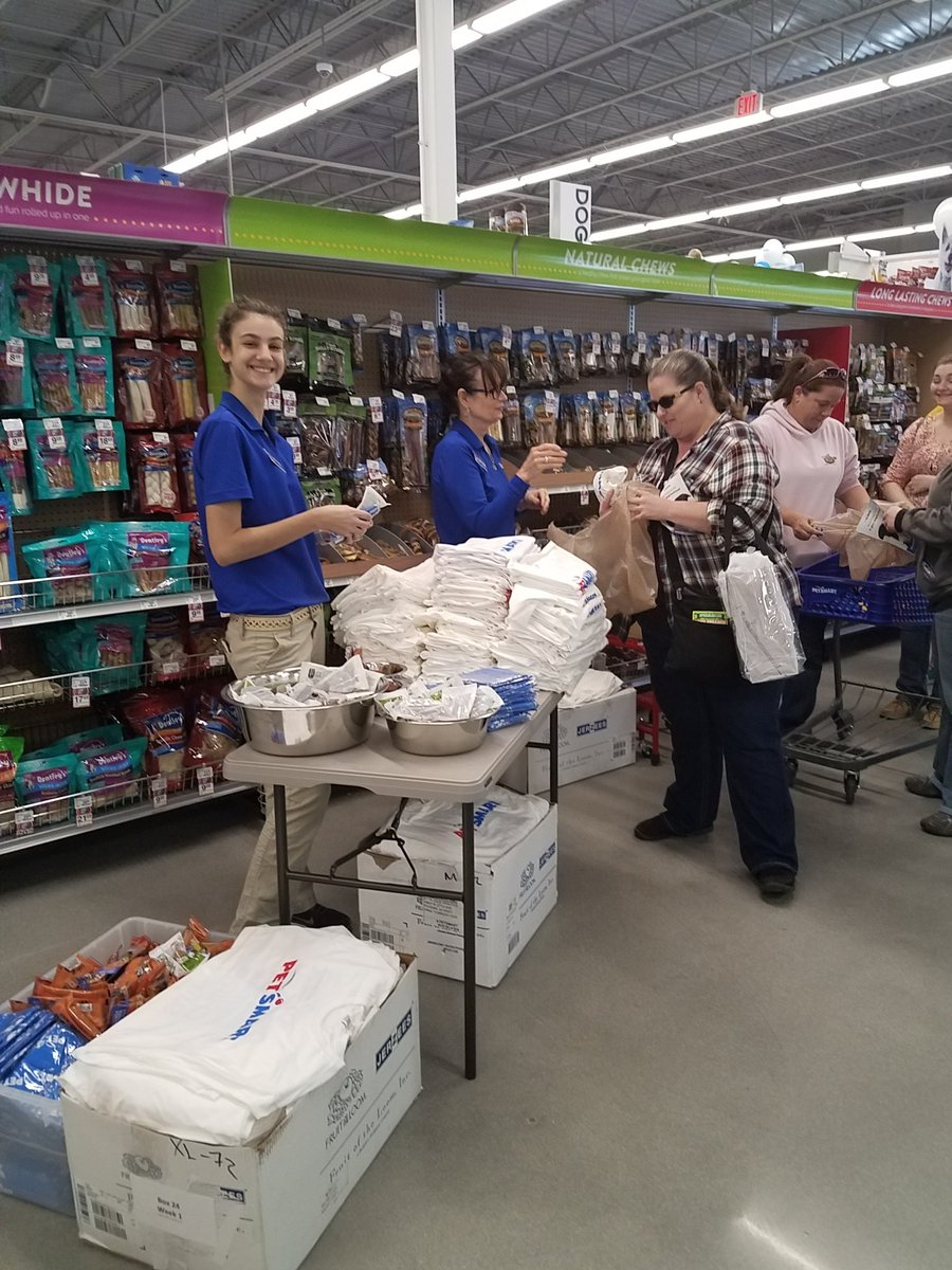 Petsmart #2700 tweet media