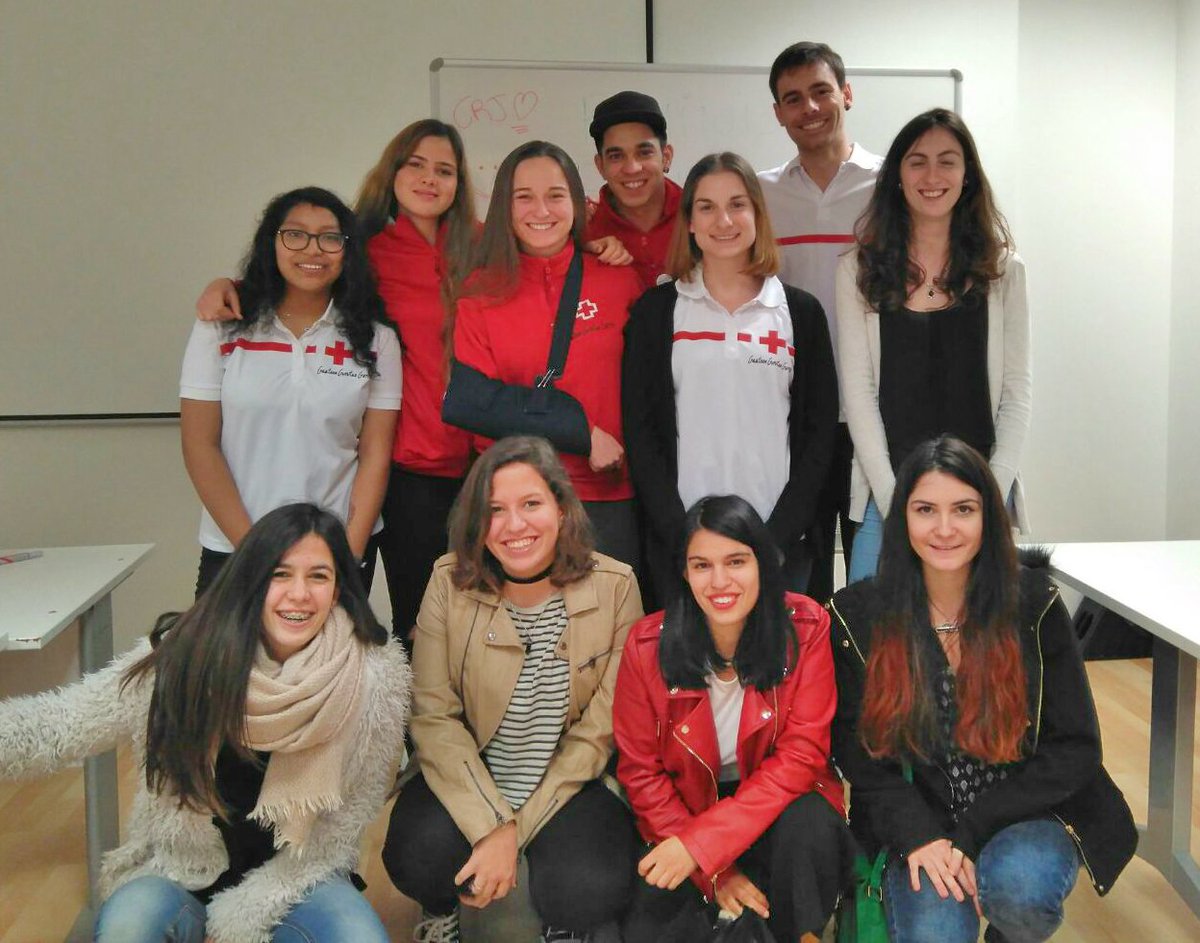 CruzRojaGip's tweet photo. Hoy hemos recibido una formación sobre Feminismo para aprender a construir una sociedad más equitativa #Formula8M #CruzRojaJuventud https://t.co/SmVfMCOQoS