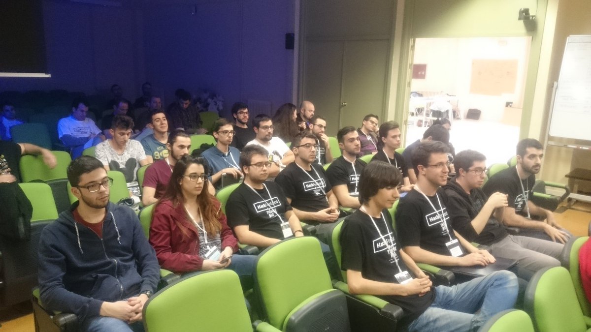 CatedraTEF_UEx's tweet image. Nervios, tensión... Llegan las presentaciones #HackForGood #H4GCC