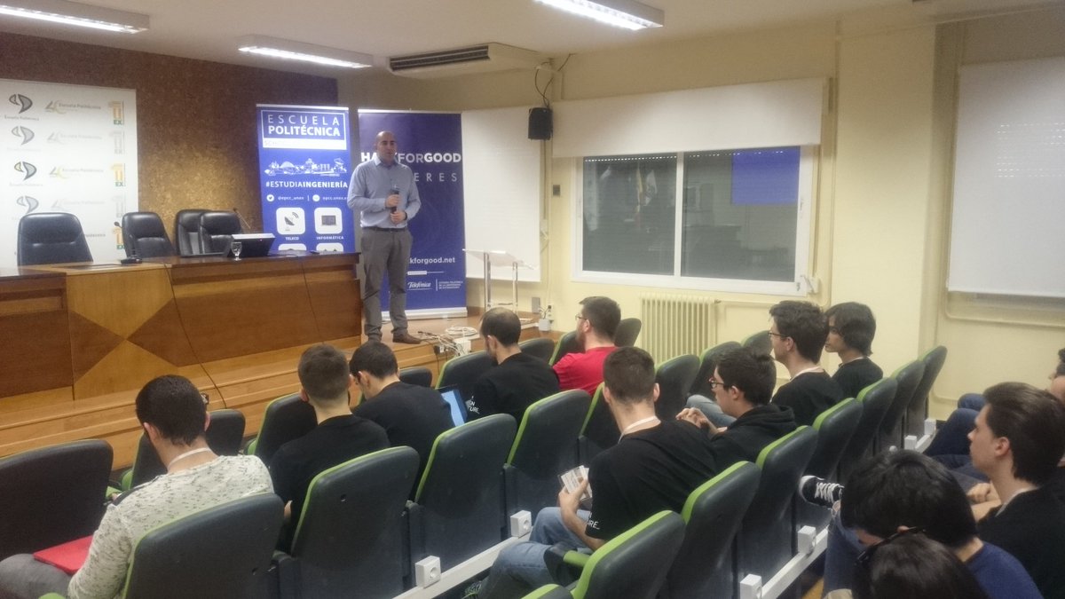 CatedraTEF_UEx's tweet image. Nervios, tensión... Llegan las presentaciones #HackForGood #H4GCC