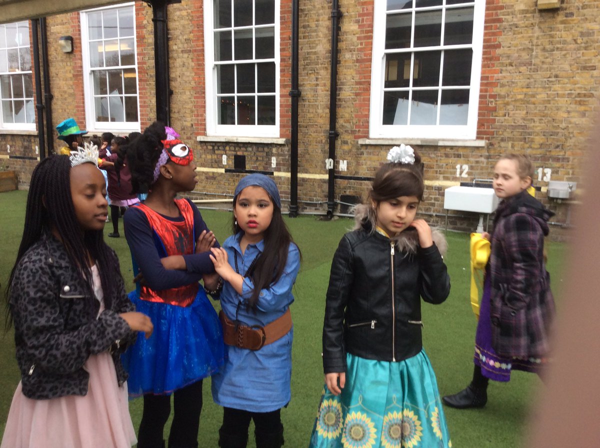 St_JamesSchool's tweet photo. World Book Day #dressup #wbd #welovereading #welovebooks https://t.co/koCY0BT3pd