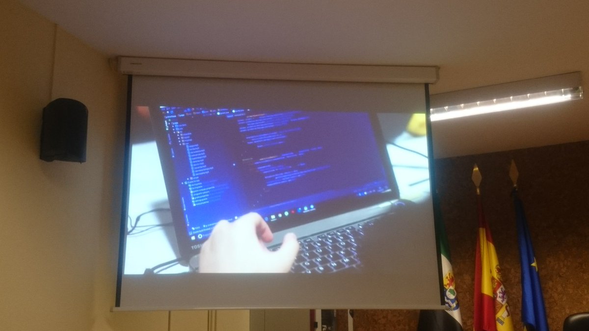 CatedraTEF_UEx's tweet image. Comienza presentando el grupo @disleXapp_HFG en #HackForGood #H4GCC