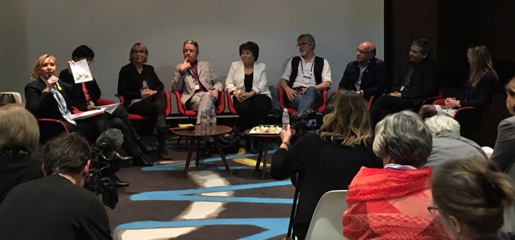 KerhoasNathalie's tweet photo. #assisesFMTL:créer un mouvement citoyen avec médecins et agriculteurs pour la santé et environnement @BleuBlancCoeur https://t.co/DmsVOVnnPB