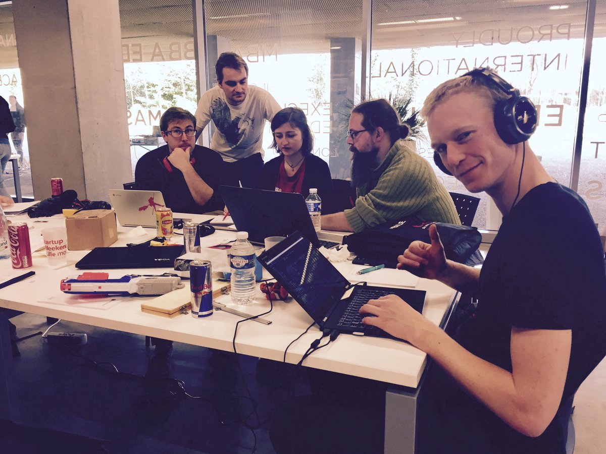 SWLilleMakers's tweet photo. Ça bosse dur ! ;) #swlillemaker https://t.co/dotTOInYaa