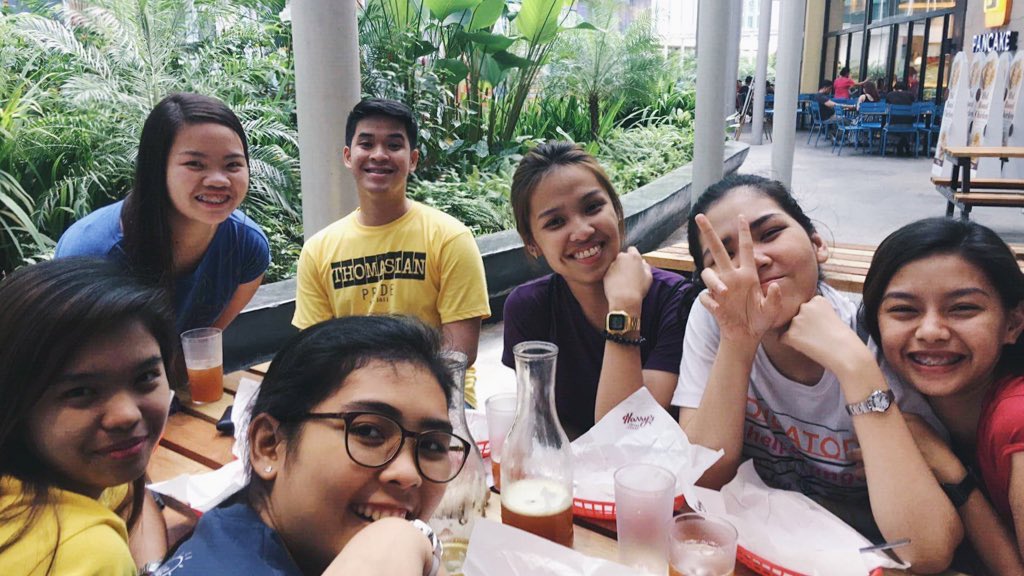 ricaamainedigo's tweet photo. Had so much fun today!! 🌸 Happy birthday Fayth!🌻 We love you!!🤗🎉🎈 https://t.co/f9Ho7IJmya