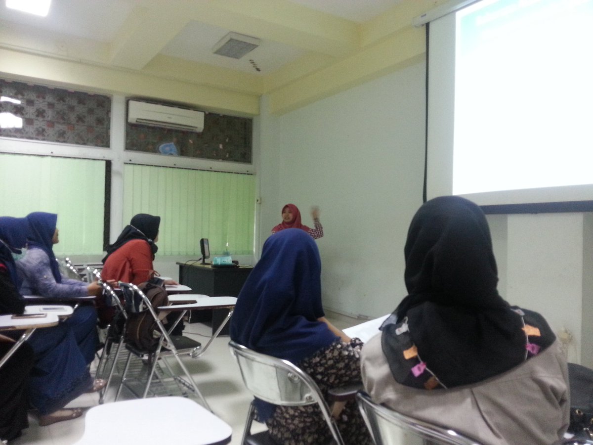 PIOUMY's tweet photo. Pelatihan public speaking yang disampaikan oleh mba Alfina, semoga bermanfaat ya pioners :) #pioumy #publicspeaking #latepost https://t.co/QF9yj3YAUO