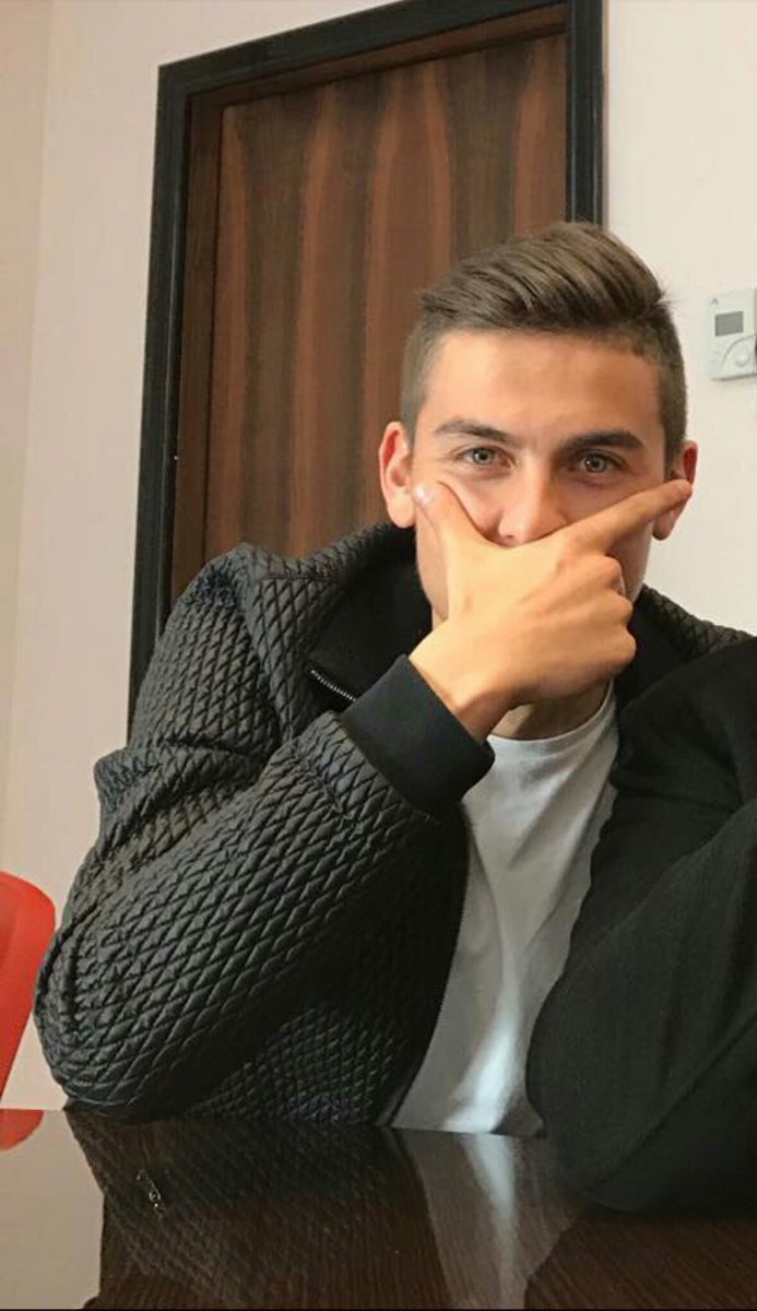 PDybalaoficial's tweet photo. #dybalamask 🤔 https://t.co/akT9cmMQkM