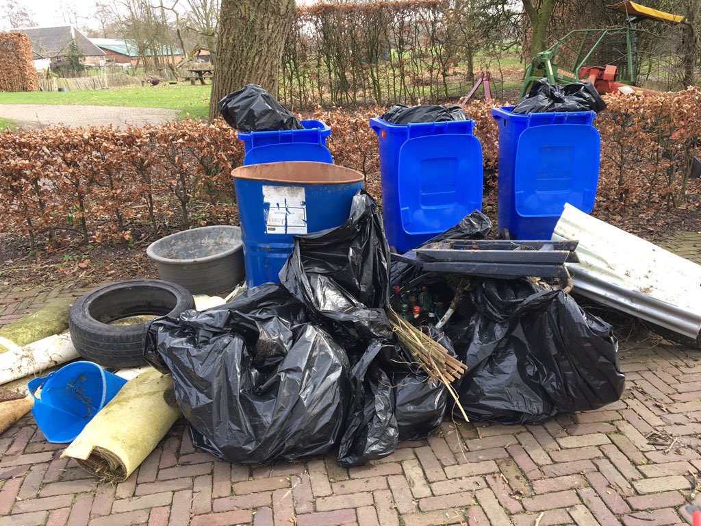 NatuurlijkGoed's tweet photo. #Oldebroek#NLdoet Polder #Oosterwolde nog mooier door opruimactie zwerfvuil, kleine moeite, groot resultaat! Laten we het zo schoon houden! https://t.co/GvvUrNLxr4