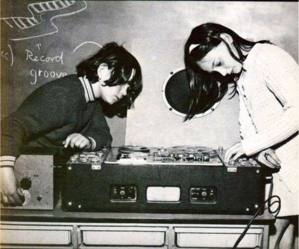 weirdradio's tweet photo. Какой проблемы передо мной точно ни разу не стояло за последние 20 лет: чего бы такого послушать. https://t.co/7Ix7O3Ri7V