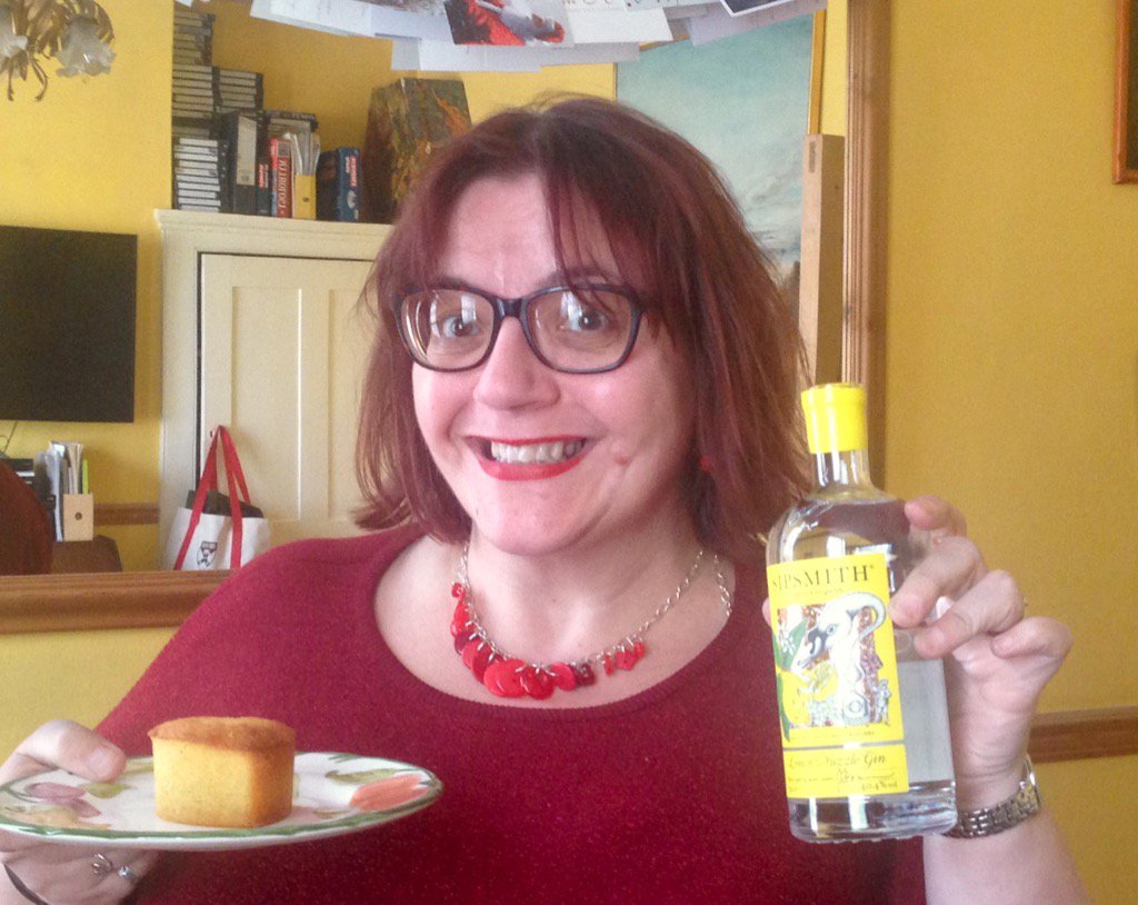 julieclare1's tweet photo. @SamBeckerMusic only @tilib could find lemon drizzle gin to match my lemon drizzle hearts #cakeandcraft https://t.co/q4cgjrnBdk