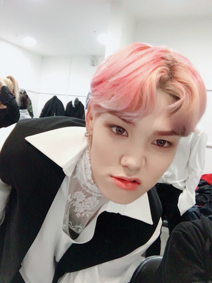 imwwwww's tweet photo. ���である、、、🙏💗💞💟💐🌸🌹💙 #BAP #ROSE #WakeMeUp https://t.co/dhIiEKDvCZ