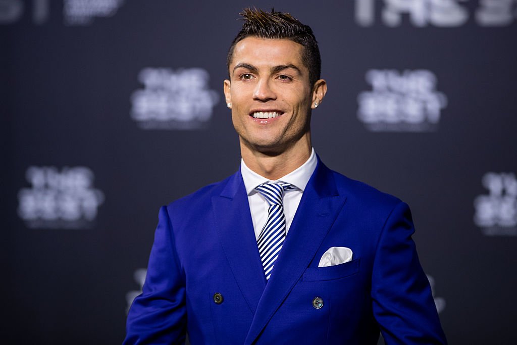 TheCristianoFan's tweet photo. Forbes: Cristiano Ronaldo is the quickest athlete in the world to reach £1 million - it takes him just 5.68 days. https://t.co/bcVamyPxkq