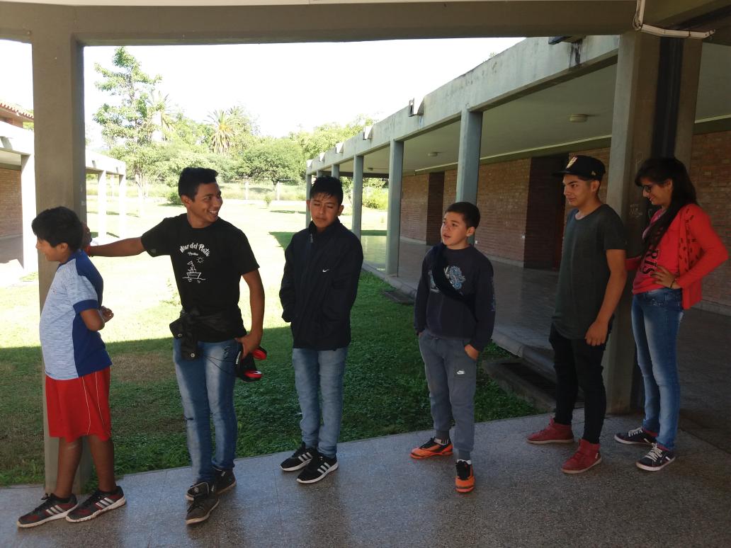 luuzmac's tweet photo. actividades de Integración de nuevos jovenes en el Taller de Radio y Audiovisual @SilvanaFiliu @VivianaMTarifa @fguillesaavedra @notiCAJ https://t.co/FmIIDqQ6Yy