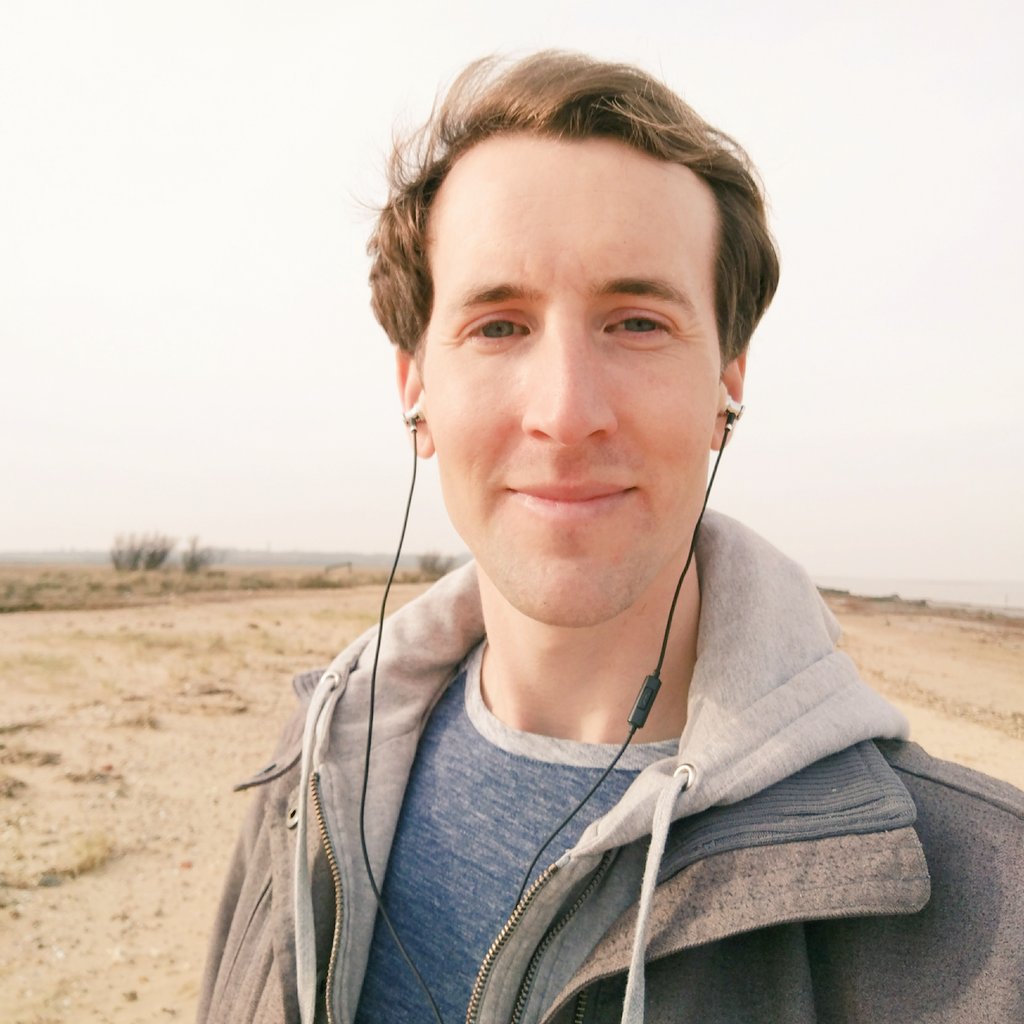 SimonTurkas's tweet photo. Love these @Jayfi_UK JA40 earphones, perfect for a beach walk! #music 🎶
30% off with: MH9Y3EOV https://t.co/981HSDqSal  #Saturdayselfie https://t.co/V4LzJk4kHi