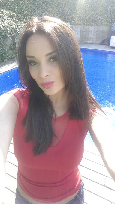Retrouvez moi sur @CamSodaLive ce soir de minuit a 1h00 , show avec un beau mec.? https://t.co/1jVfz