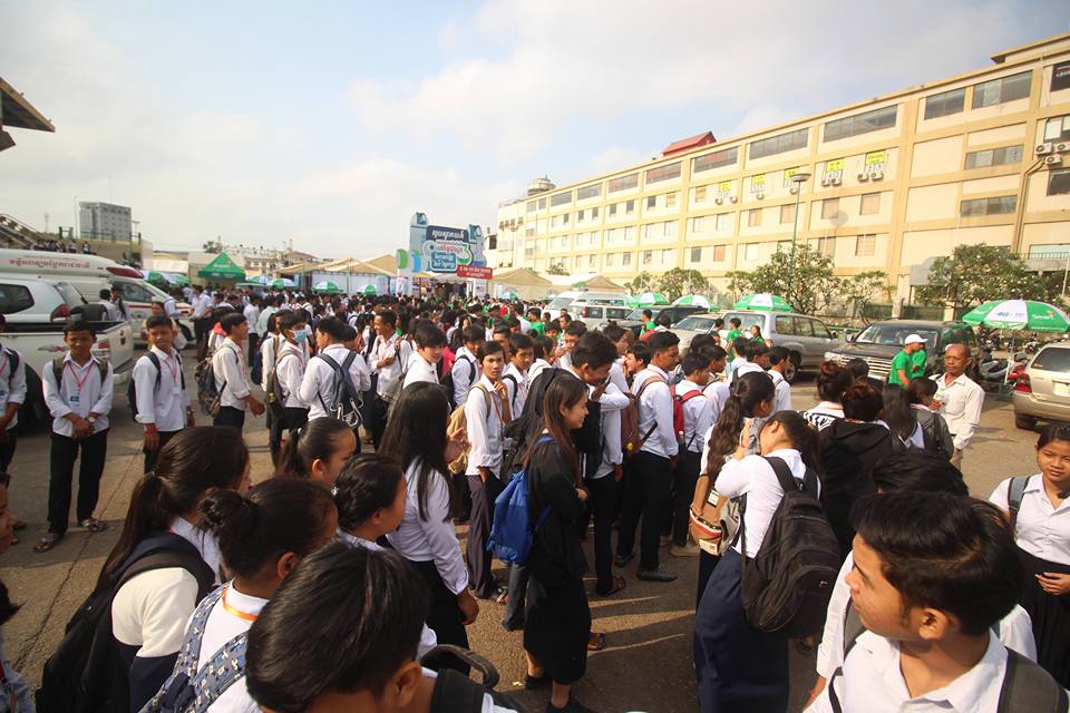 ukincambodia's tweet photo. Over 23k visitors at #CSEF2017 - #Cambodia's Science&Engineering Festival! Big congrats to @Naroneconomics & @allendtan ! #STEMisGREAT #UKKH https://t.co/X8rpGYxMua