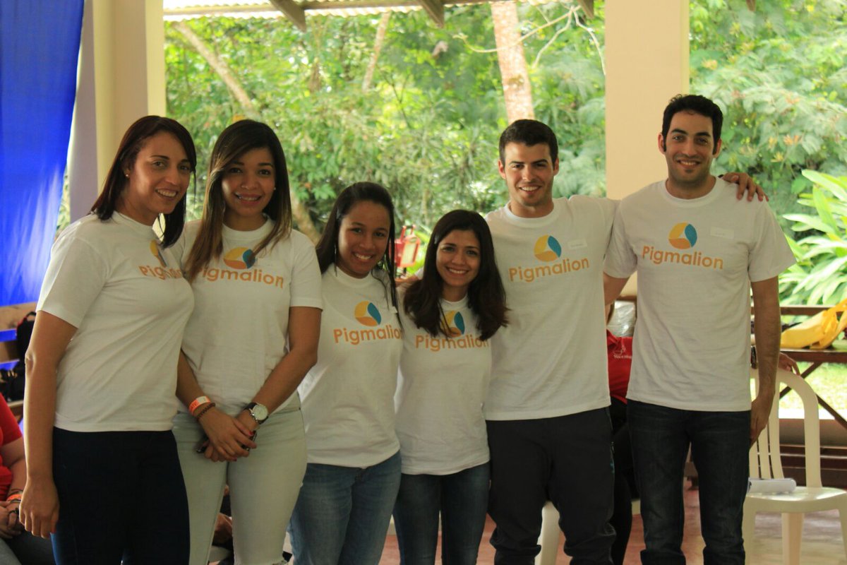PostgradoPUCMM's tweet photo. Equipo Pigmalion #CSTA #ManejodeEquipos https://t.co/gEDcJc6xZe